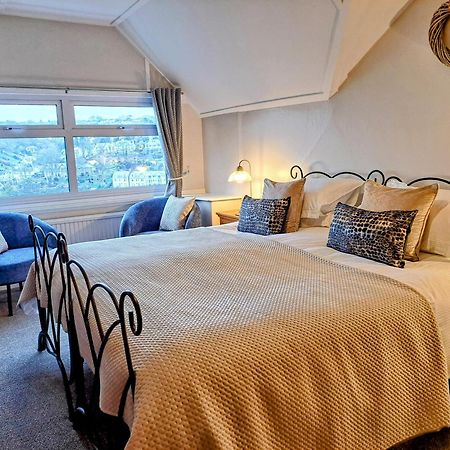 Schooner Point Guest House 루 외부 사진
