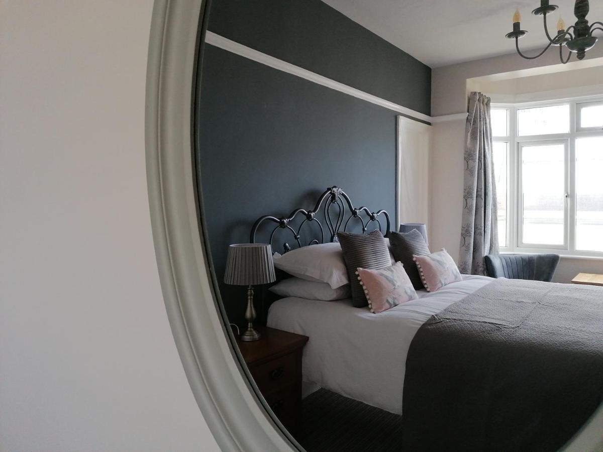 Schooner Point Guest House 루 외부 사진