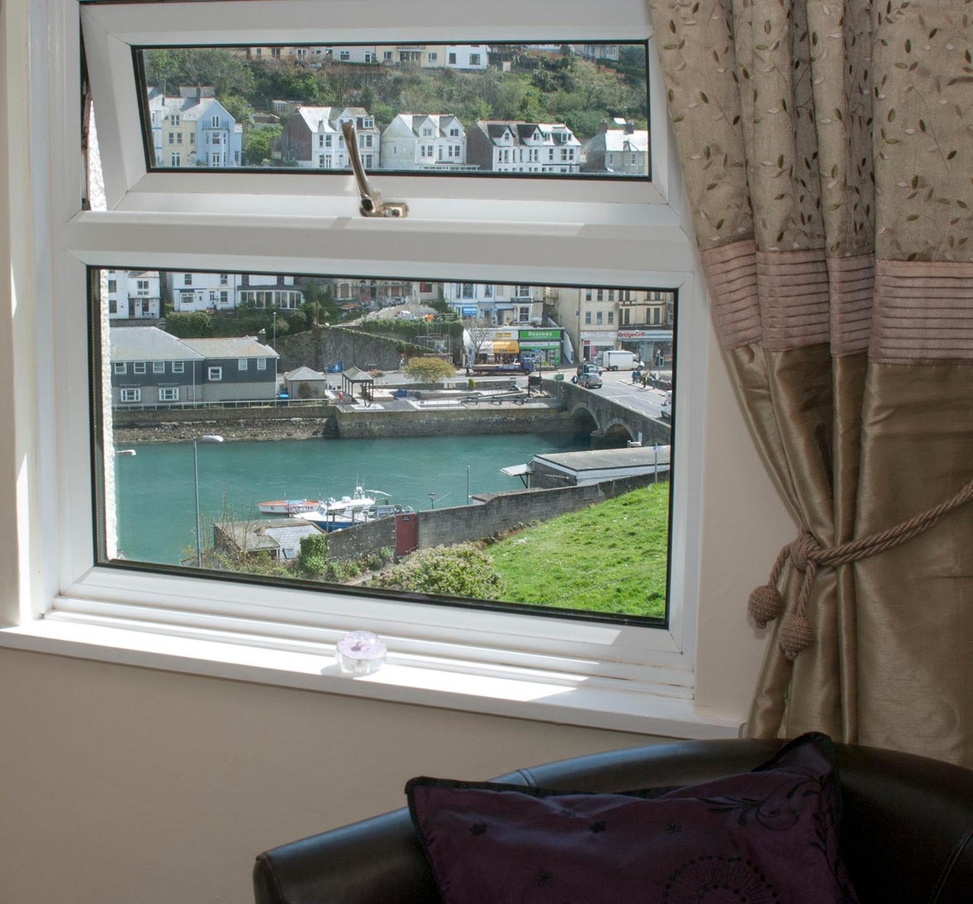 Schooner Point Guest House 루 객실 사진