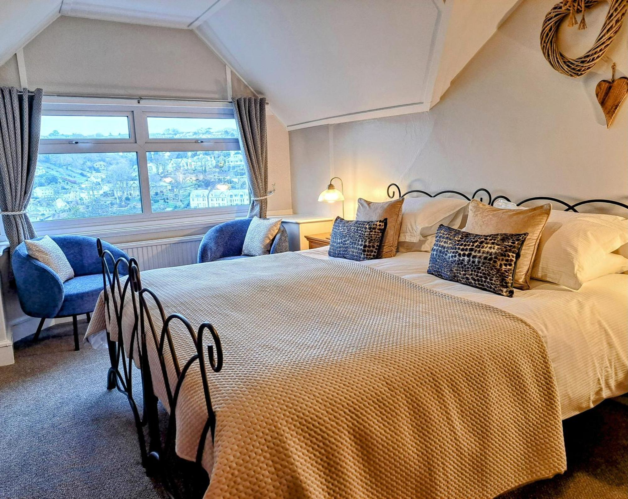 Schooner Point Guest House 루 외부 사진