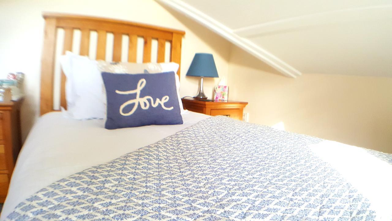 Schooner Point Guest House 루 외부 사진