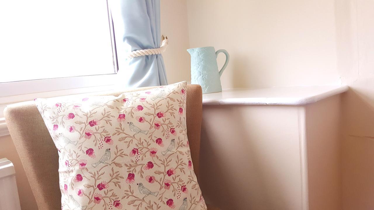 Schooner Point Guest House 루 외부 사진