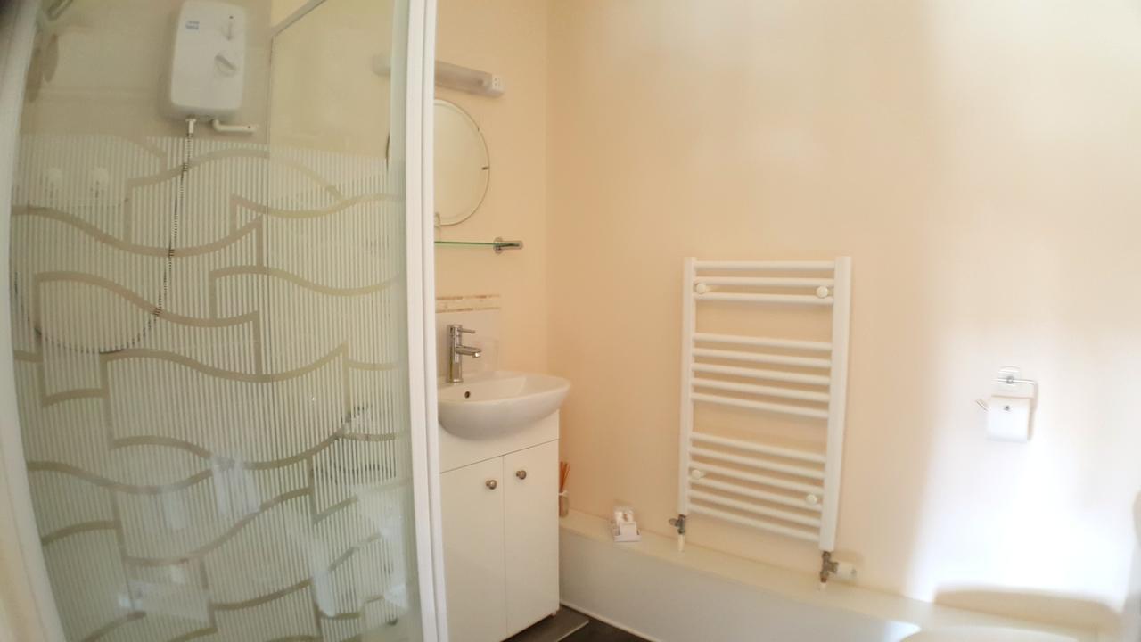 Schooner Point Guest House 루 외부 사진