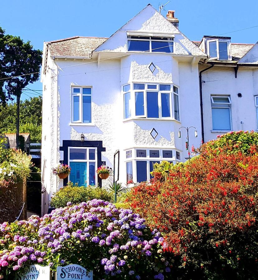 Schooner Point Guest House 루 외부 사진